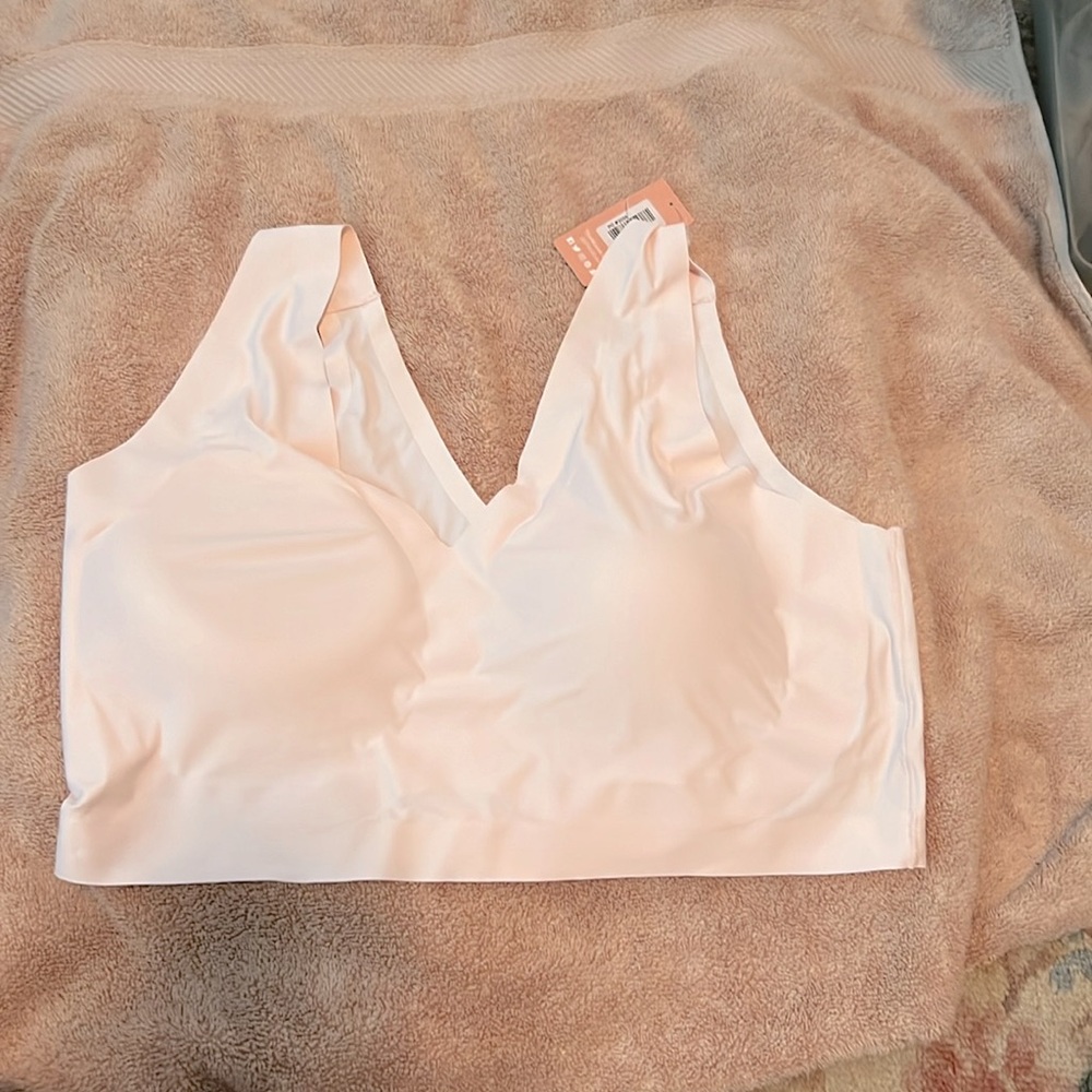 Very Light Pink Smoothing V-Neck Wireless Bra